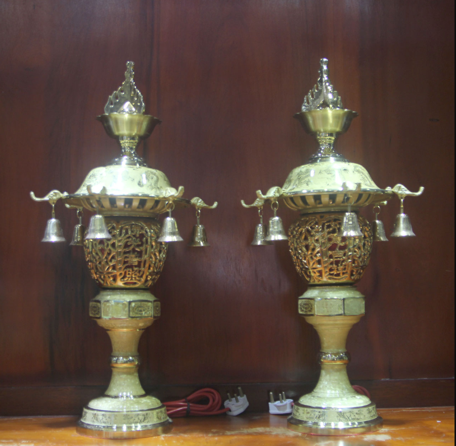Đèn thờ bằng đồng màu đồng giả cổ.png